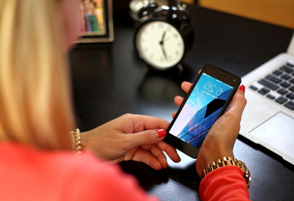 Clock icon showing response time